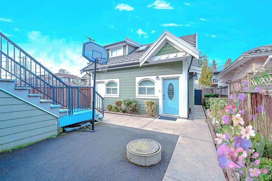 2643 E 8th Avenue Vancouver, BC - 34