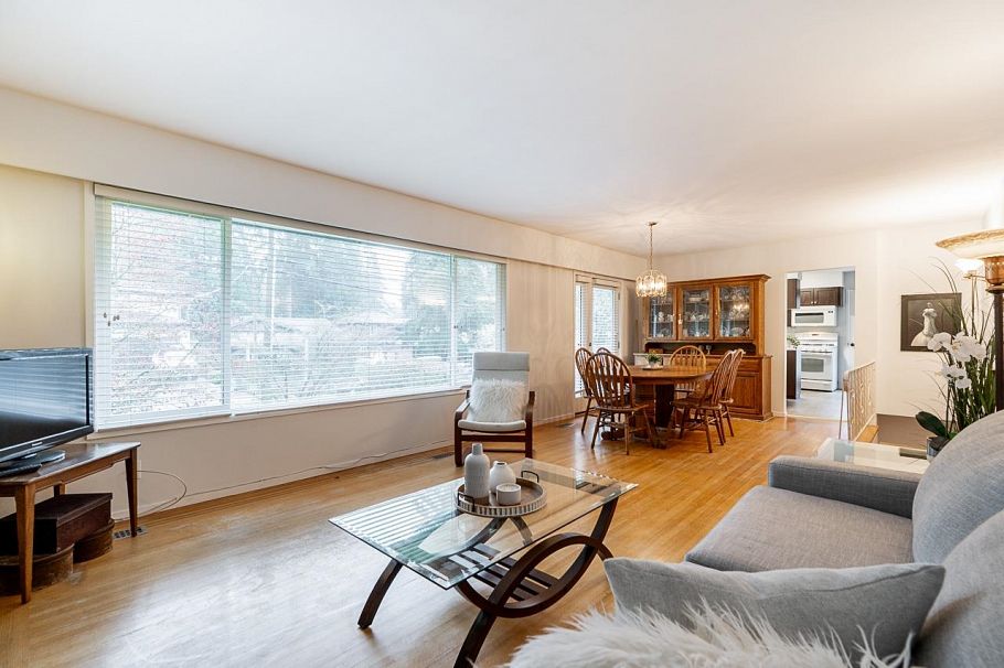 4035 Hoskins Road North Vancouver, BC - 4