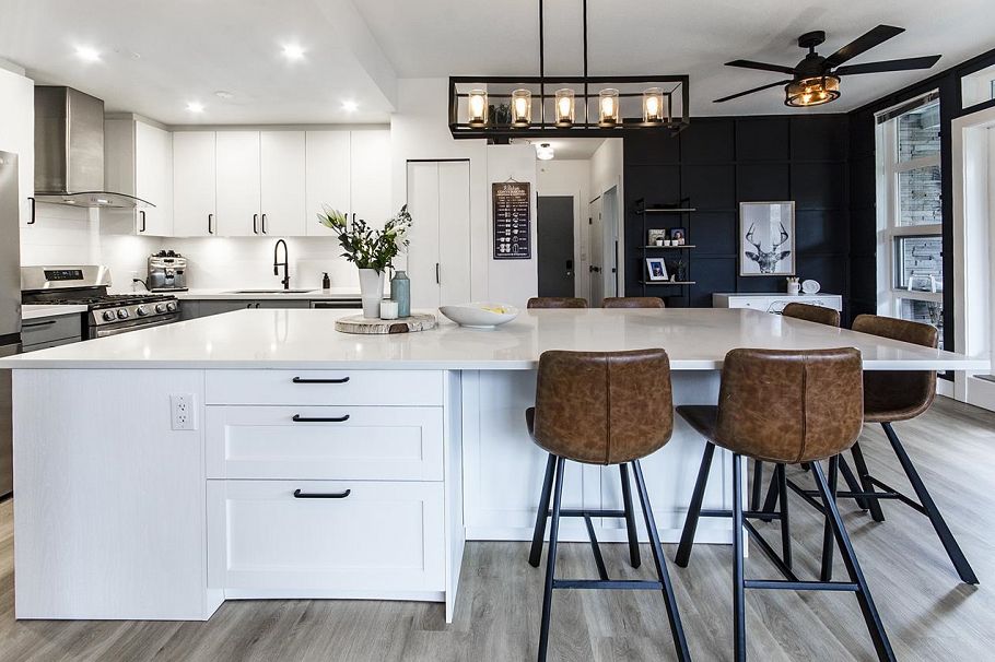 102 3602 Aldercrest Drive North Vancouver, BC - 2