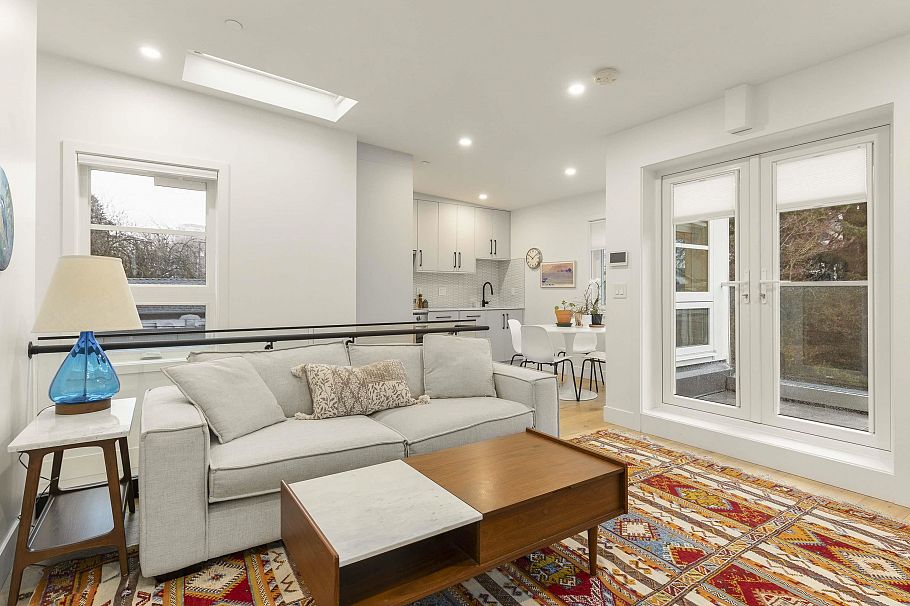 517 E 11th Avenue Vancouver, BC - 3