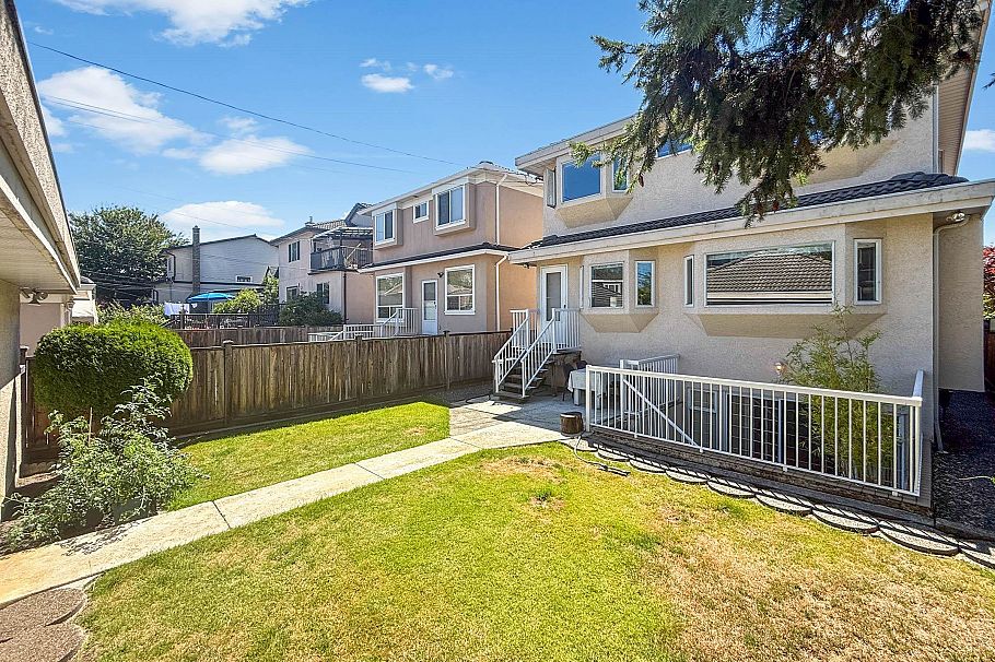 2755 W 20th Avenue Vancouver, BC - 37