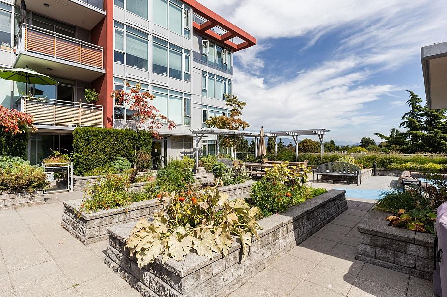 302 2321 Scotia Street Vancouver, BC - 30