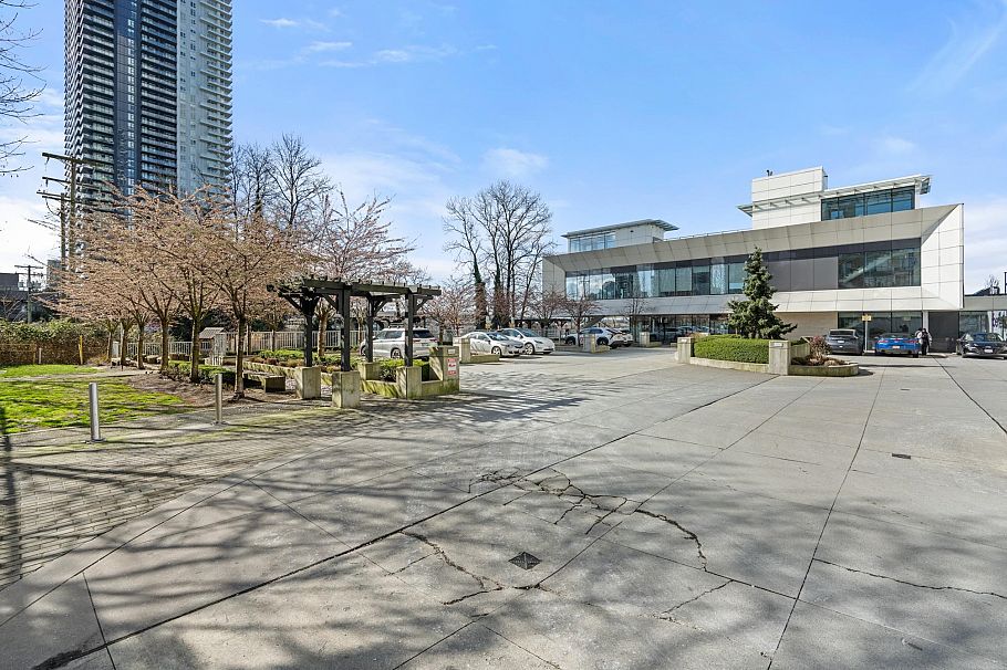 3302 1888 Gilmore Avenue Burnaby, BC - 2