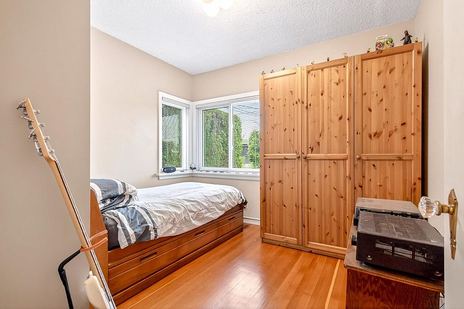 3494 Oxford Street Vancouver, BC - 20