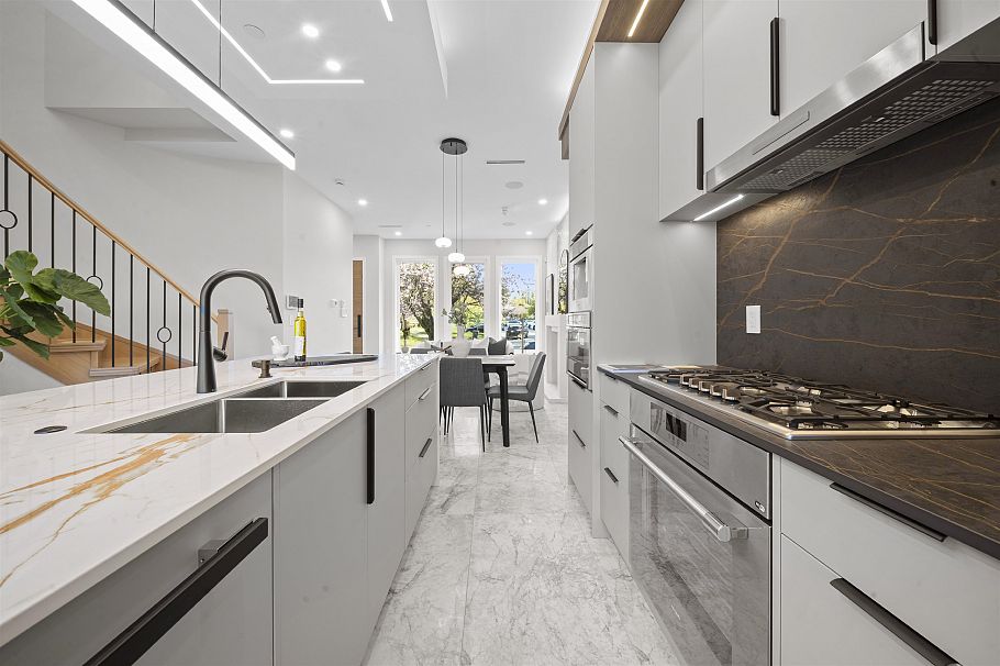 2455 W 10th Avenue Vancouver, BC - 23