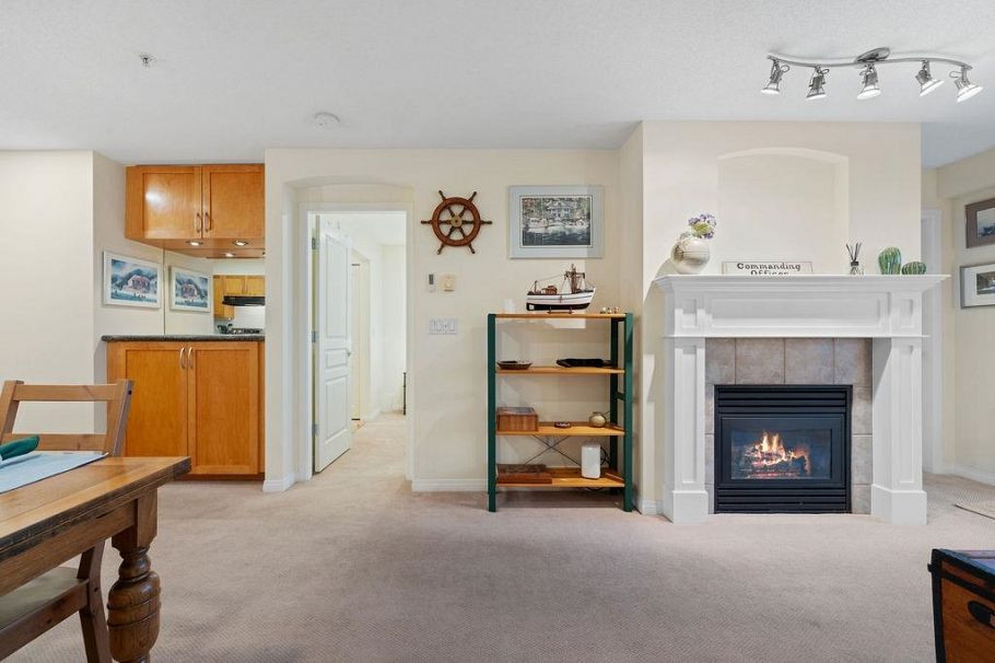 308 333 E 1st Street North Vancouver, BC - 24