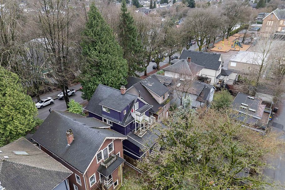 1437 E 10th Avenue Vancouver, BC - 2
