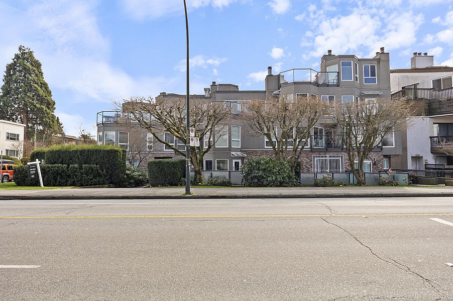 103 2110 Cornwall Avenue Vancouver, BC - 2