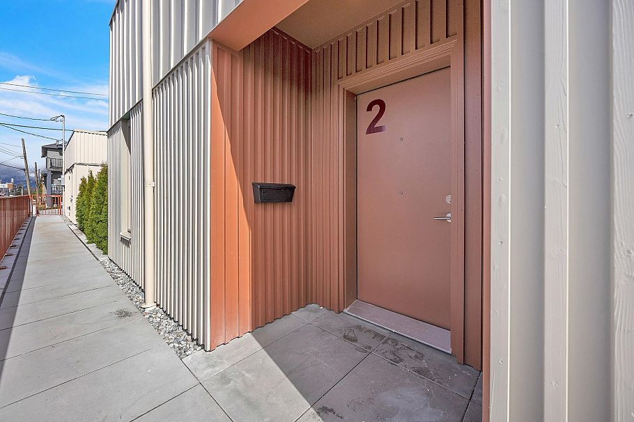 2 2915 E 5th Avenue Vancouver, BC - 2