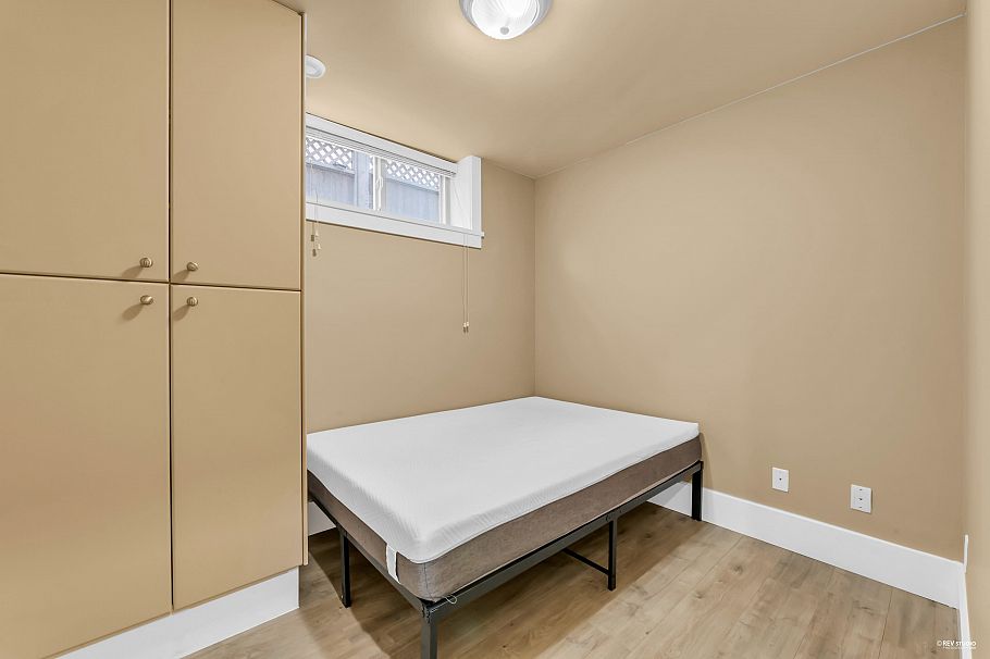 2139 W 22nd Avenue Vancouver, BC - 35