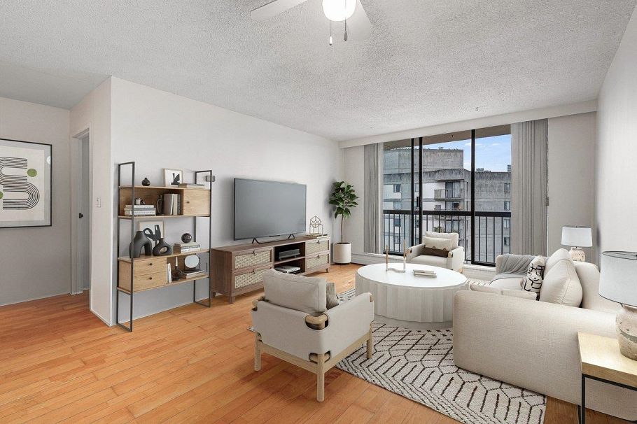 1605 145 St. Georges Avenue North Vancouver, BC - 1