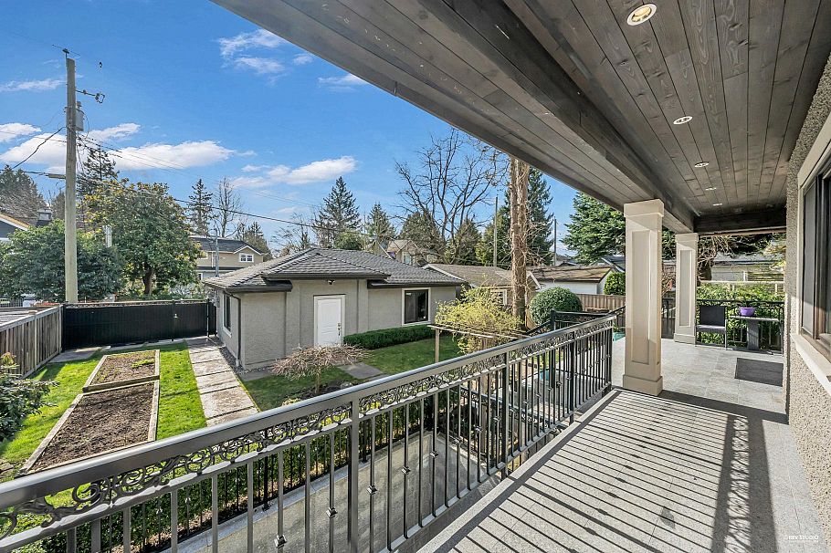 3562 W 34th Avenue Vancouver, BC - 38