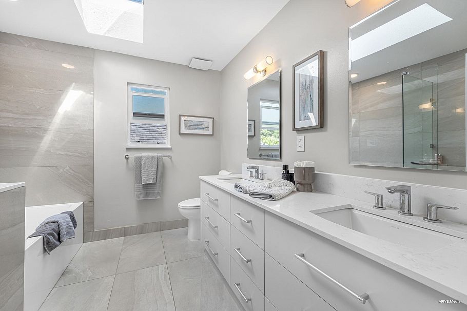 3333 W 29th Avenue Vancouver, BC - 29