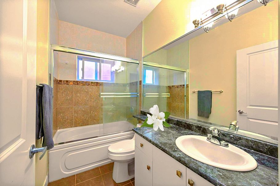 2643 E 8th Avenue Vancouver, BC - 25