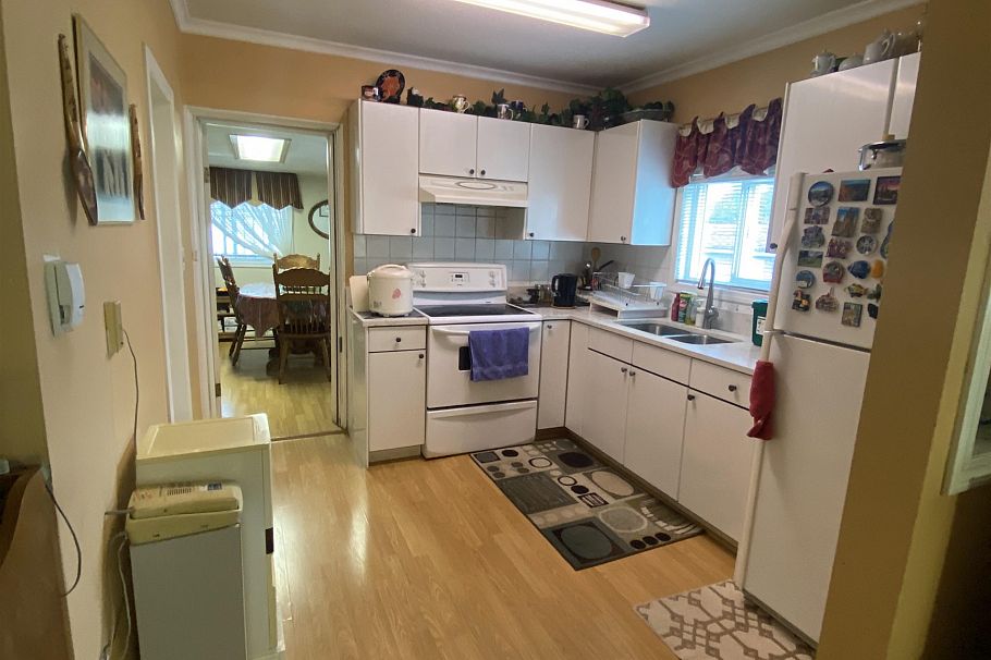 4712 Victoria Drive Vancouver, BC - 4