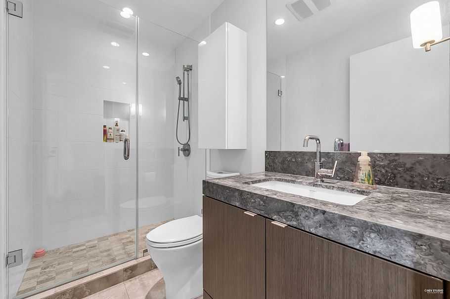 2301 125 E 14th Street North Vancouver, BC - 12