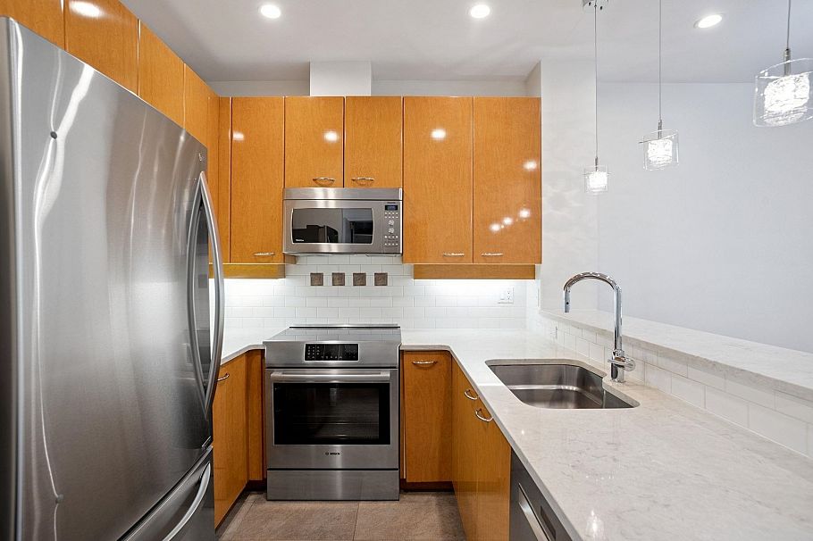 210 2028 W 11 Avenue Vancouver, BC - 3