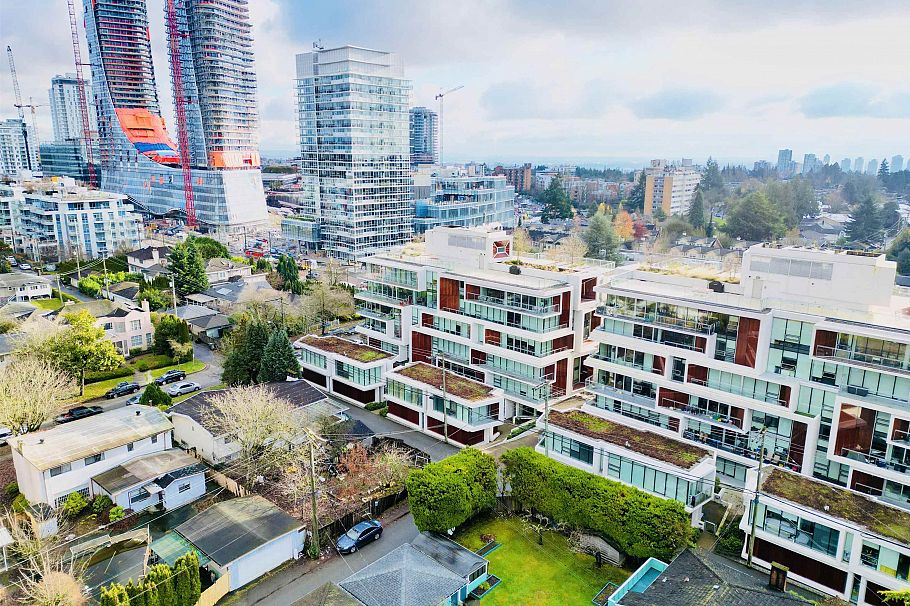 759 W 41st Avenue Vancouver, BC - 2