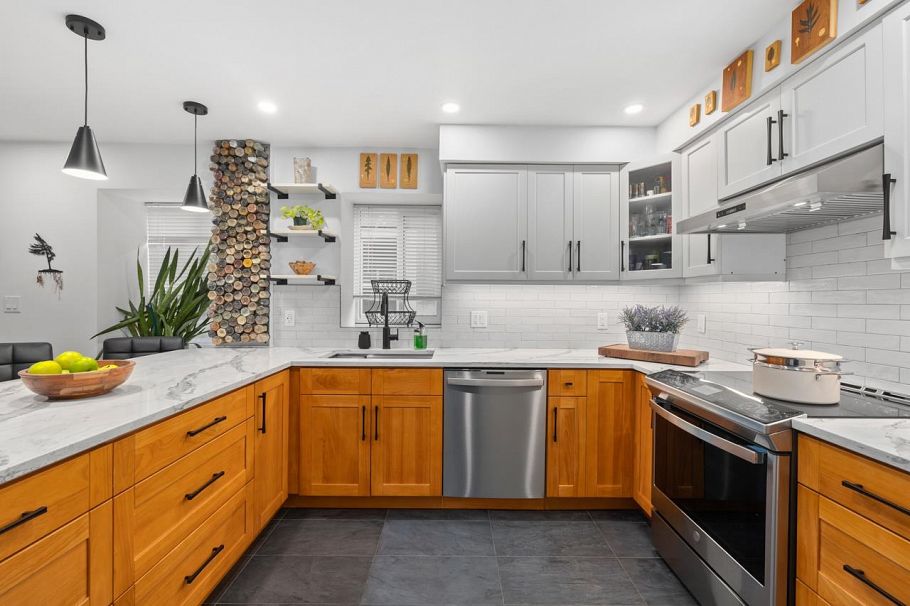 203 1943 E 1st Avenue Vancouver, BC - 1