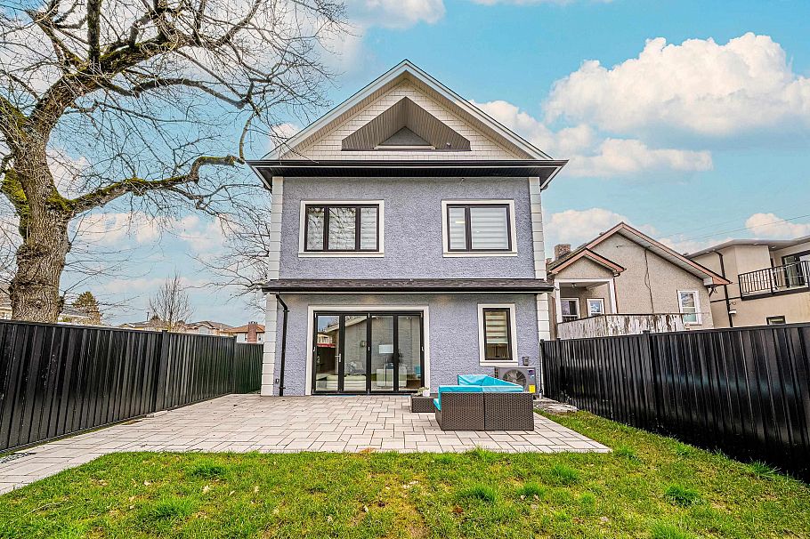 748 E 47th Avenue Vancouver, BC - 1