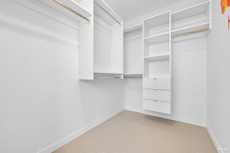 2301 125 E 14th Street North Vancouver, BC - 10