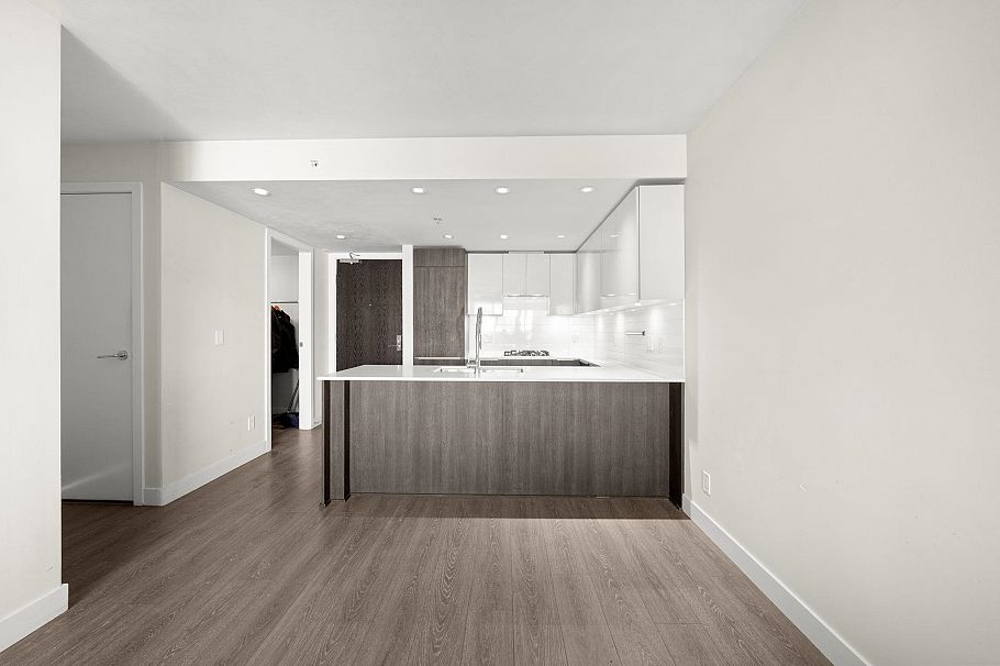 419 1588 E Hastings Street Vancouver, BC - 4