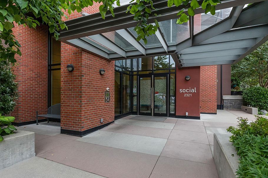 302 2321 Scotia Street Vancouver, BC - 2