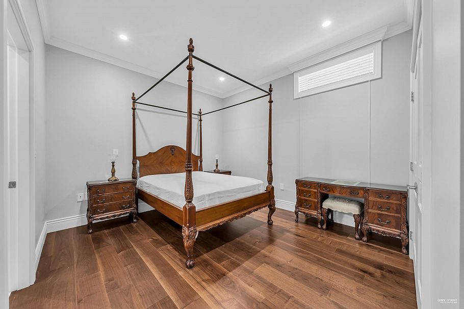 3562 W 34th Avenue Vancouver, BC - 34