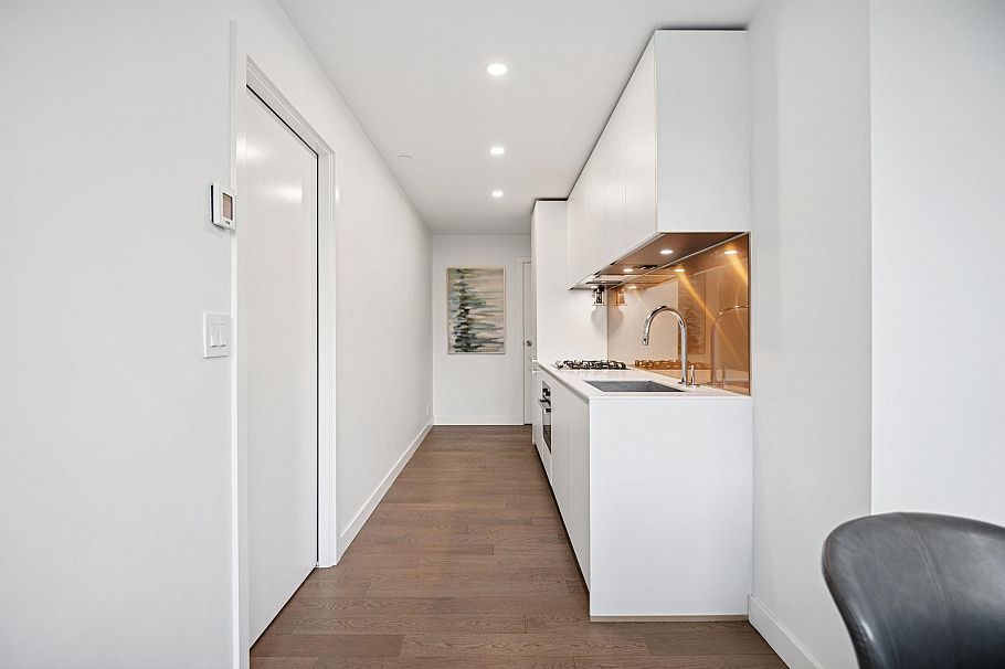 808 1480 Howe Street Vancouver, BC - 2