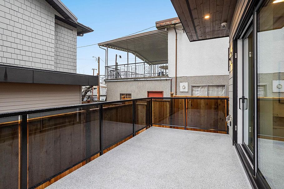 2 3275 Graveley Street Vancouver, BC - 23