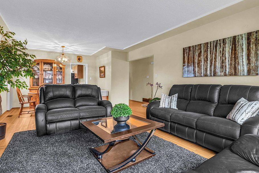 3031 E 16th Avenue Vancouver, BC - 4