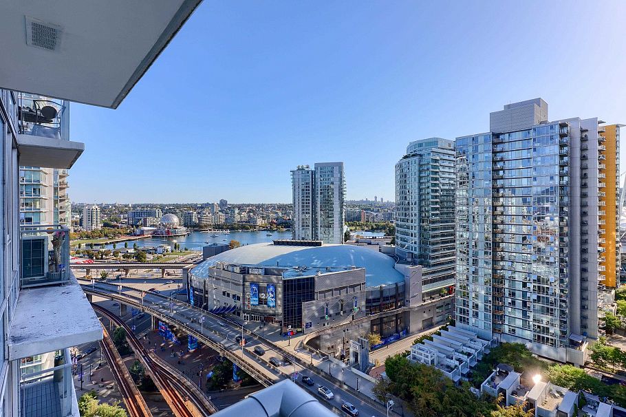 2601 188 Keefer Place Vancouver, BC - 1