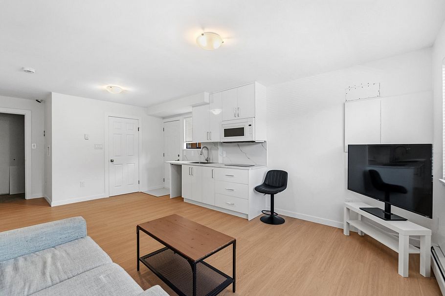 Studio 3xxx ST. ANDREWS AVENUE, North Vancouver BC V7N 2A3 North Vancouver, BC - 4