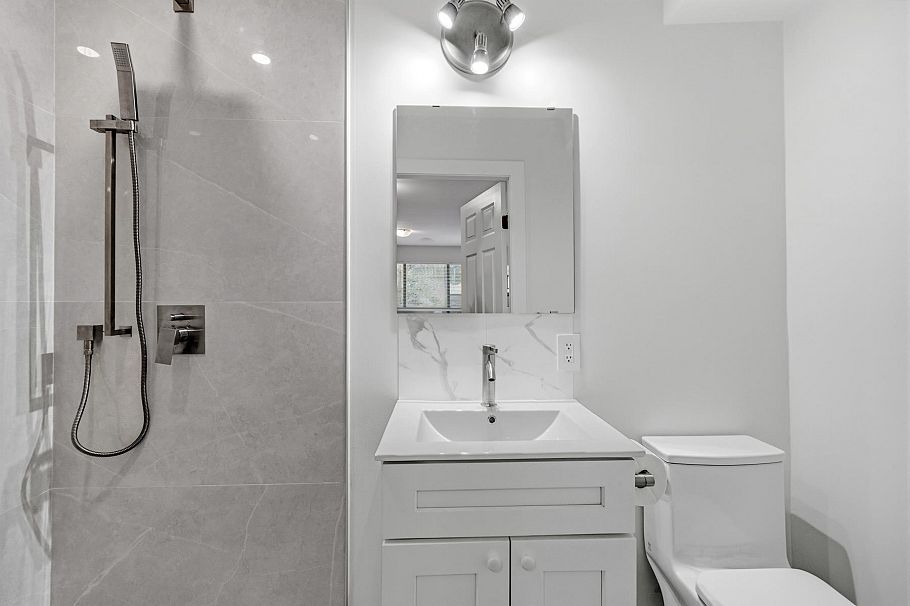 Studio 3xxx ST. ANDREWS AVENUE, North Vancouver BC V7N 2A3 North Vancouver, BC - 7