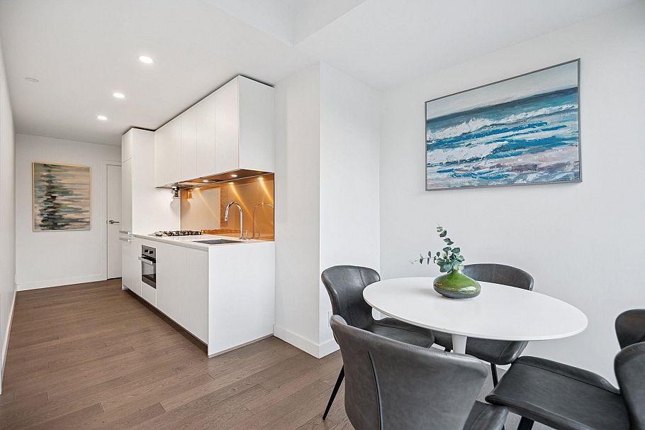 808 1480 Howe Street Vancouver, BC - 1