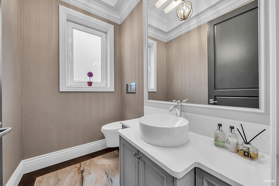 3562 W 34th Avenue Vancouver, BC - 10