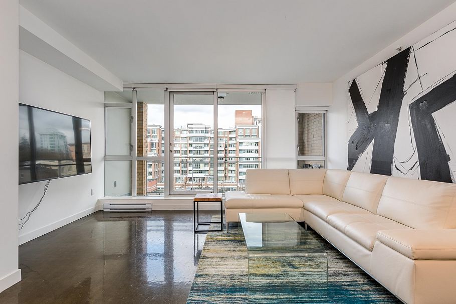 714 221 Union Street Vancouver, BC - 4