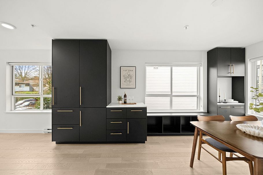 3 365 E 16th Avenue Vancouver, BC - 5