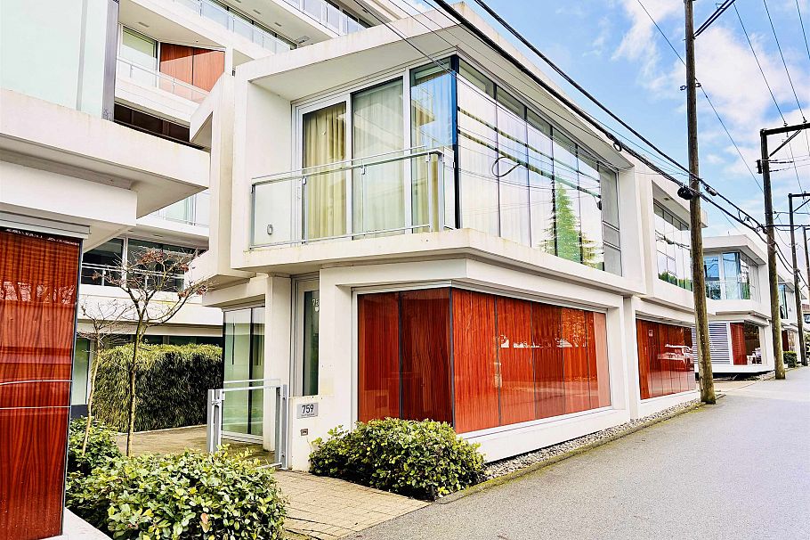 759 W 41st Avenue Vancouver, BC - 1