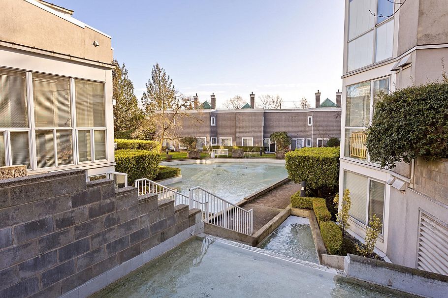 212 8460 Jellicoe Street Vancouver, BC - 29