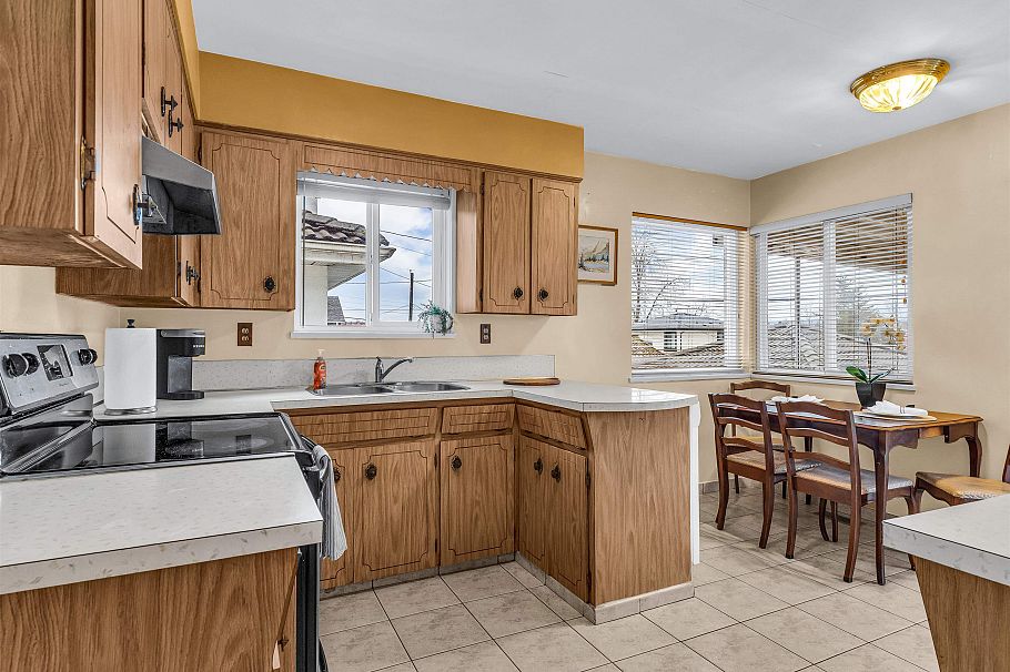 3031 E 16th Avenue Vancouver, BC - 8