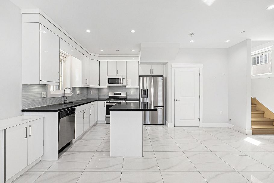 1 2430 E 41 Street Vancouver, BC - 12