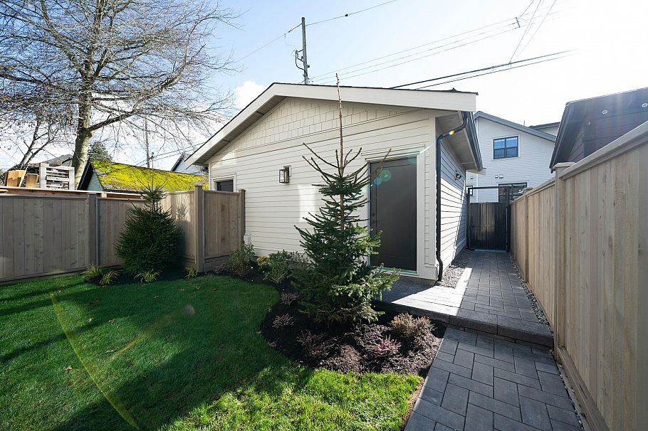 2 864 E 16th Avenue Vancouver, BC - 29
