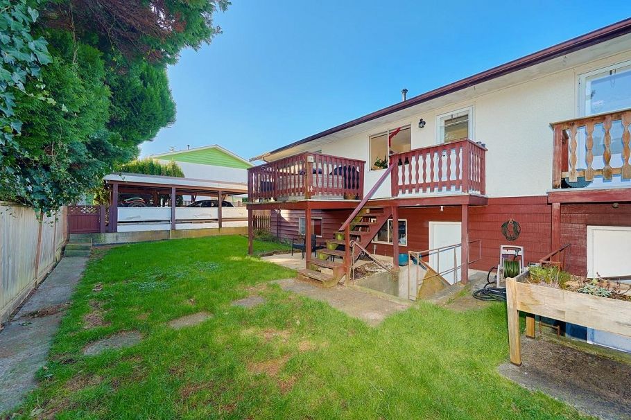 4086/ 4088 Lister Court Burnaby, BC - 3