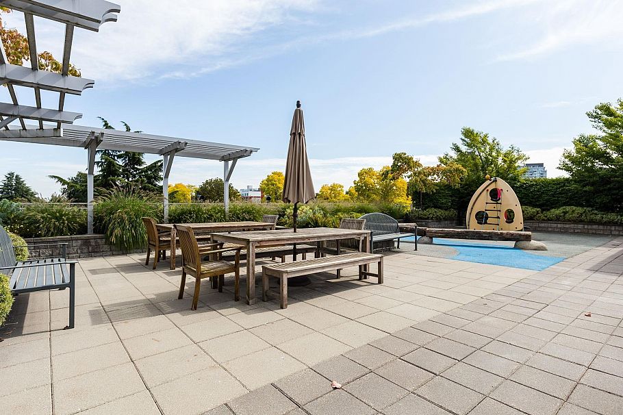 302 2321 Scotia Street Vancouver, BC - 28