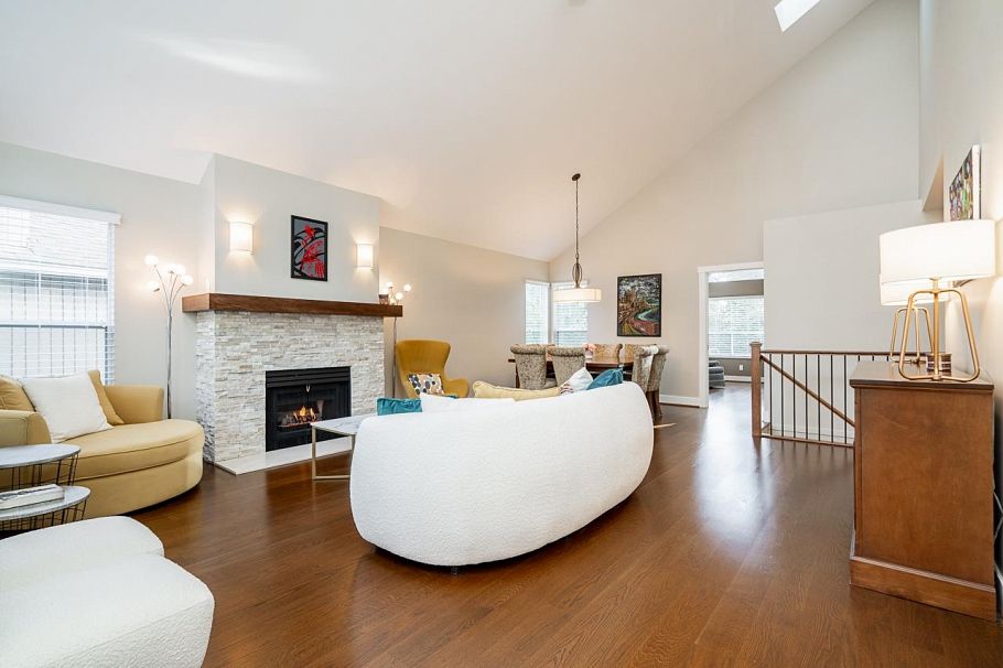 22 4055 Indian River Drive North Vancouver, BC - 2