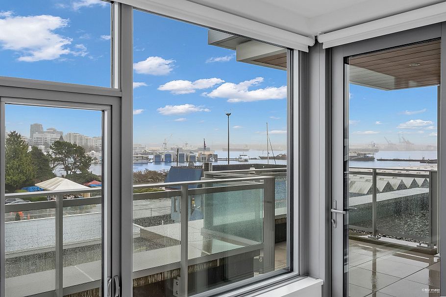 320 755 Harbourside Drive North Vancouver, BC - 10