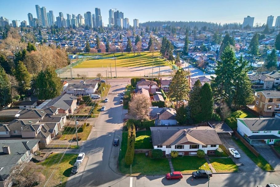 4086/ 4088 Lister Court Burnaby, BC - 5