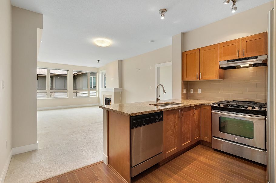 407 1111 E 27 Street North Vancouver, BC - 10