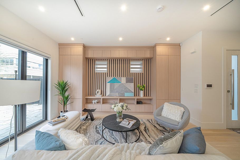 748 E 47th Avenue Vancouver, BC - 2